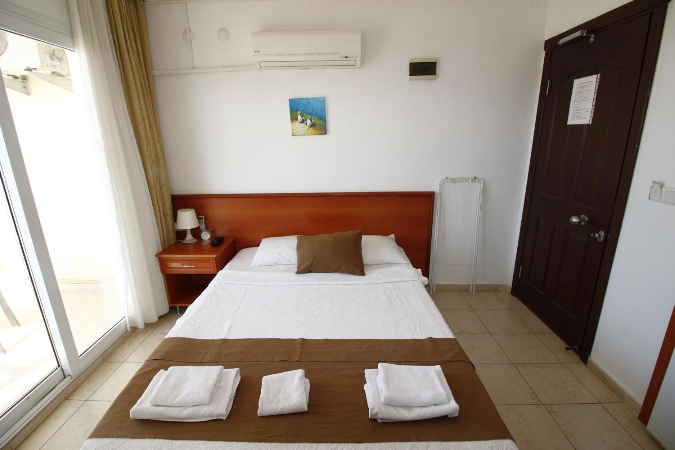 Bonapart Hotel Çeşme Exteriör bild