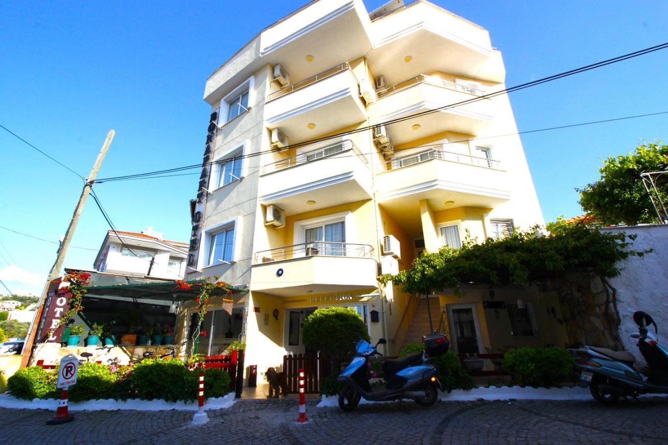 Bonapart Hotel Çeşme Exteriör bild