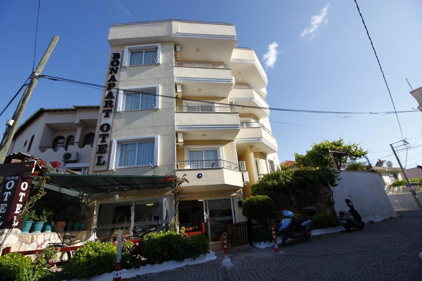 Bonapart Hotel Çeşme Exteriör bild