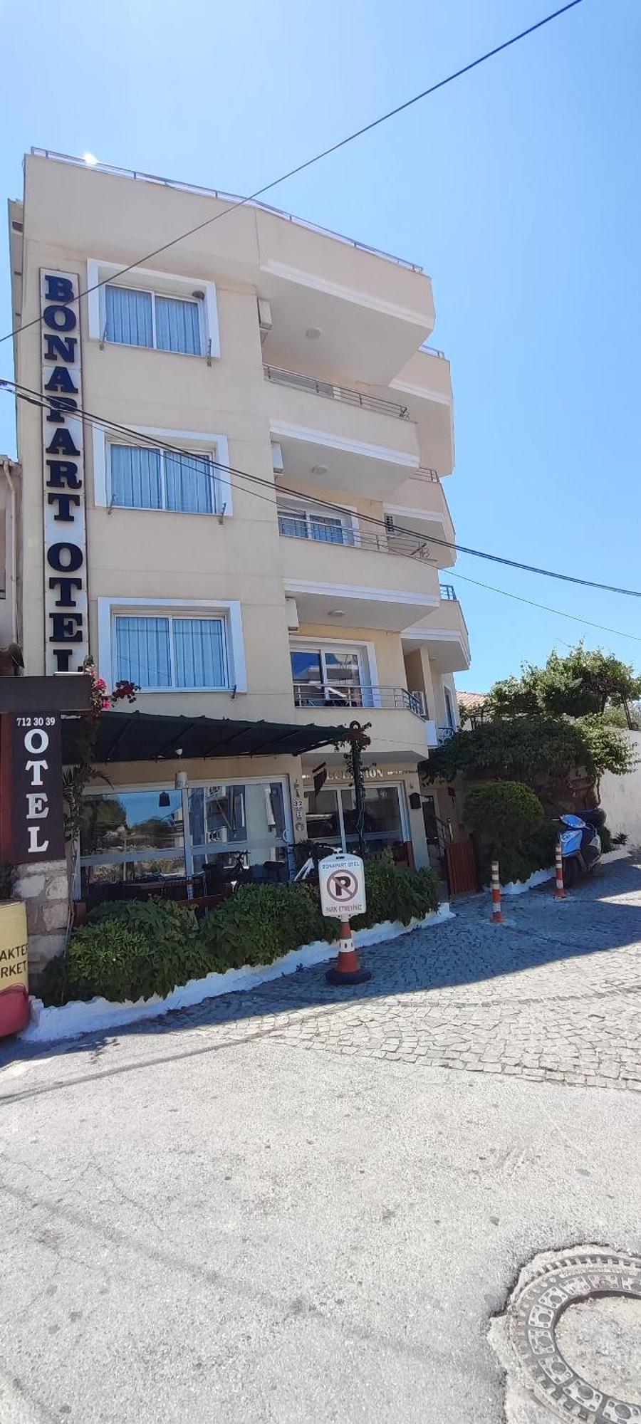Bonapart Hotel Çeşme Exteriör bild