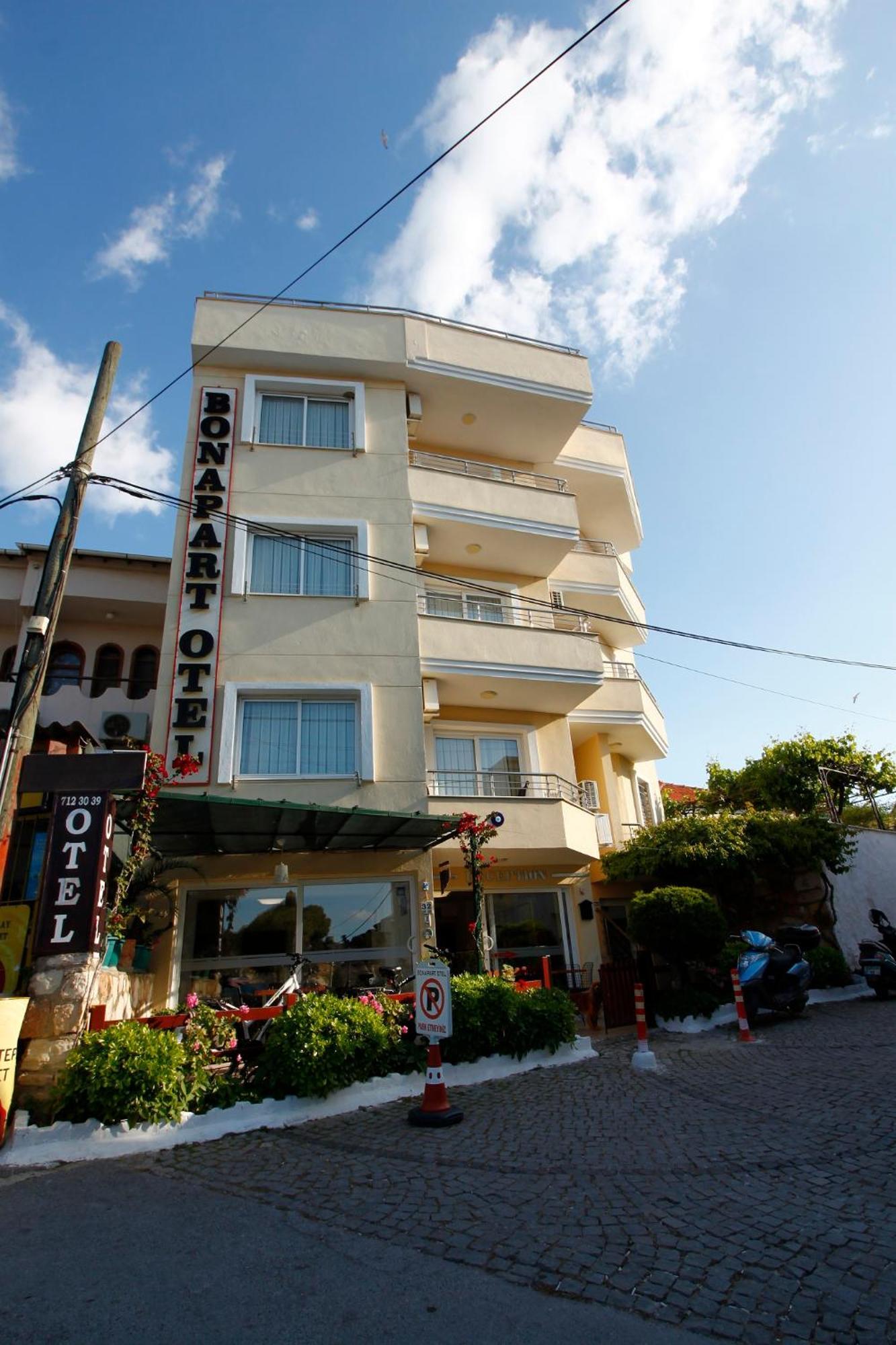 Bonapart Hotel Çeşme Exteriör bild