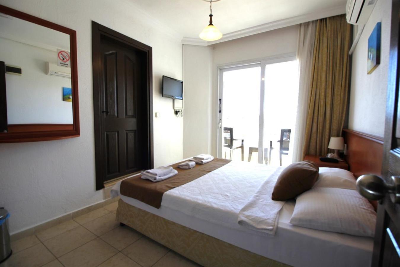 Bonapart Hotel Çeşme Exteriör bild