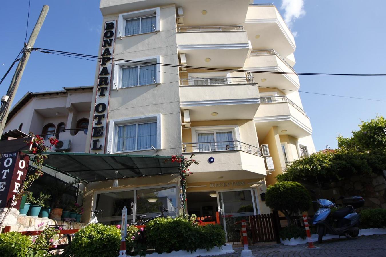 Bonapart Hotel Çeşme Exteriör bild