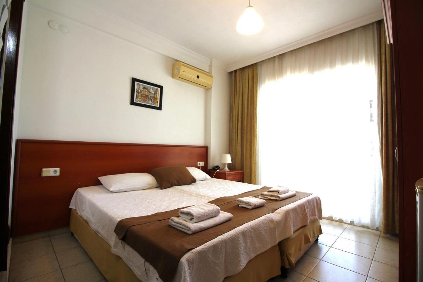 Bonapart Hotel Çeşme Exteriör bild