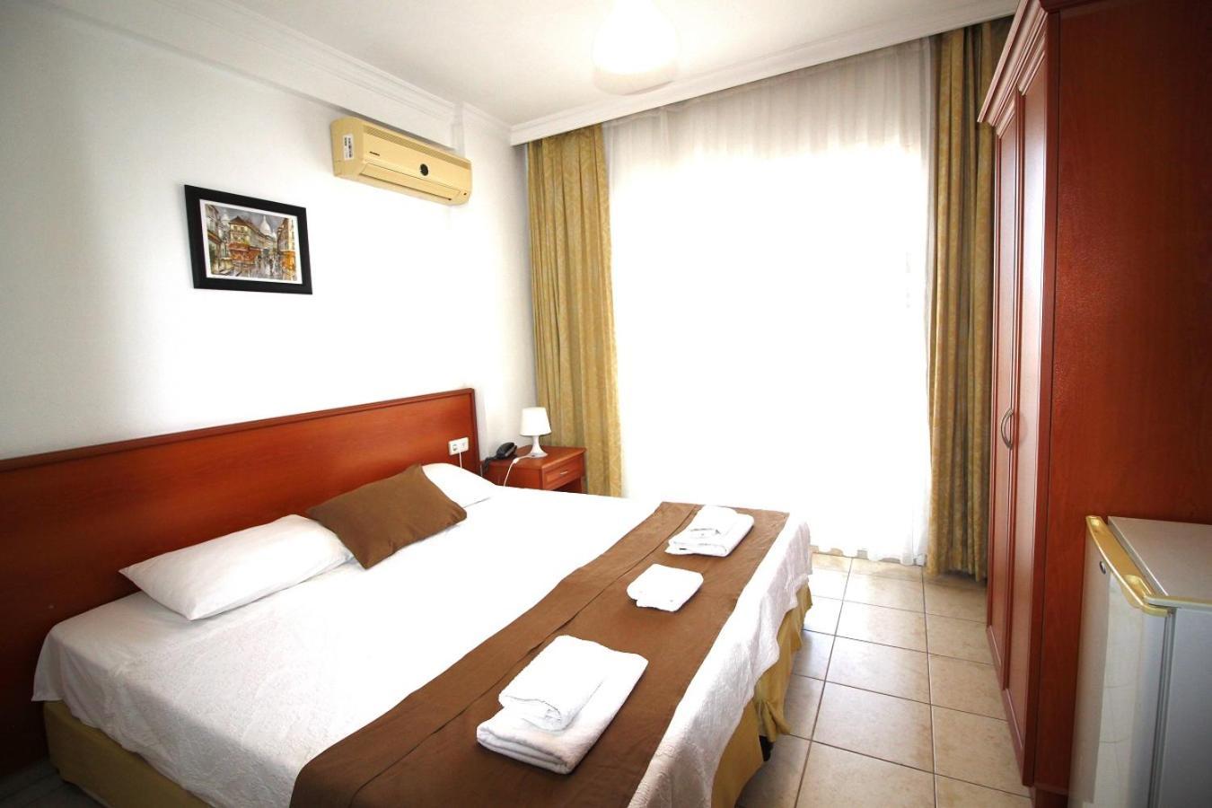 Bonapart Hotel Çeşme Exteriör bild