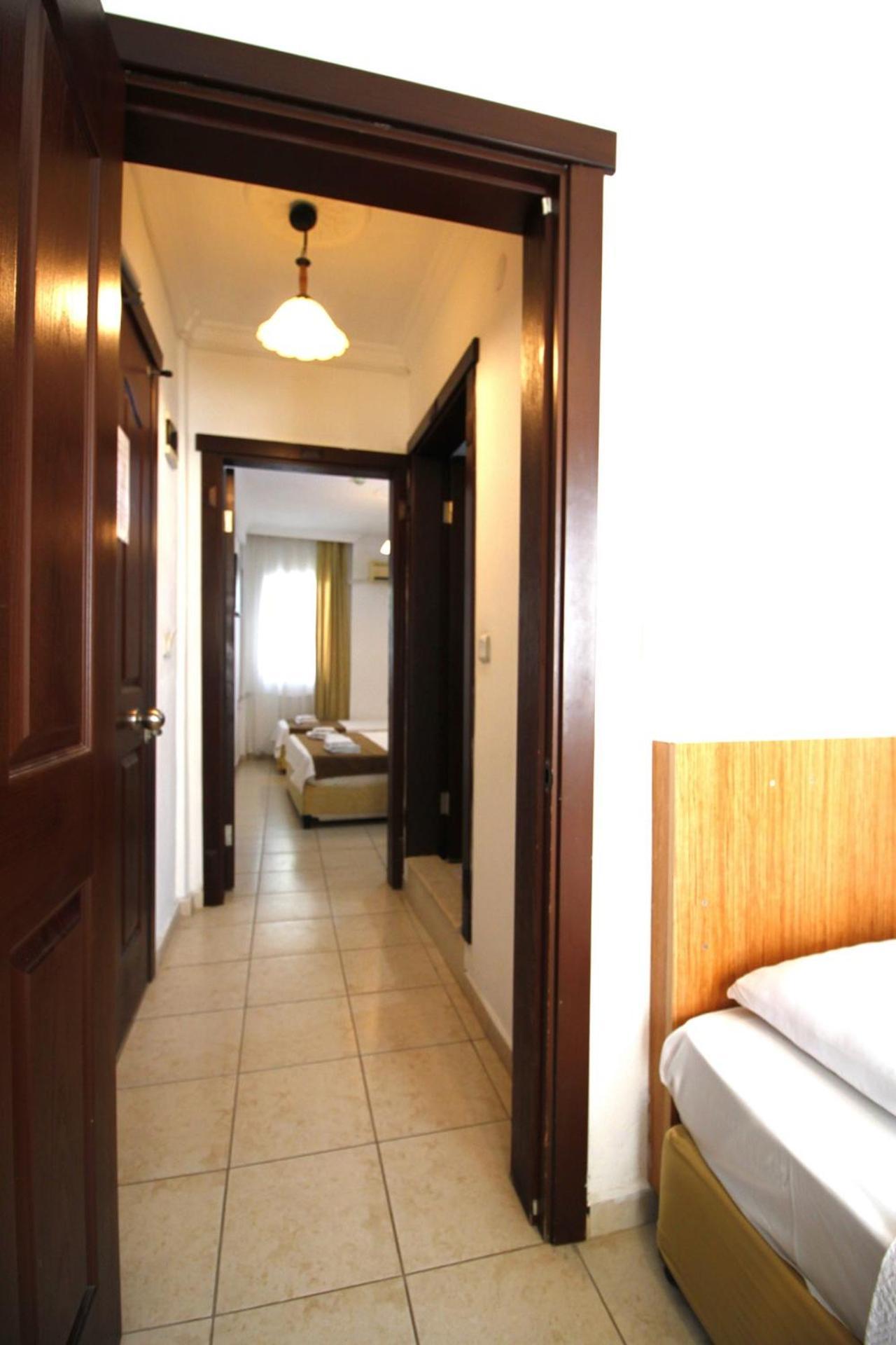 Bonapart Hotel Çeşme Exteriör bild